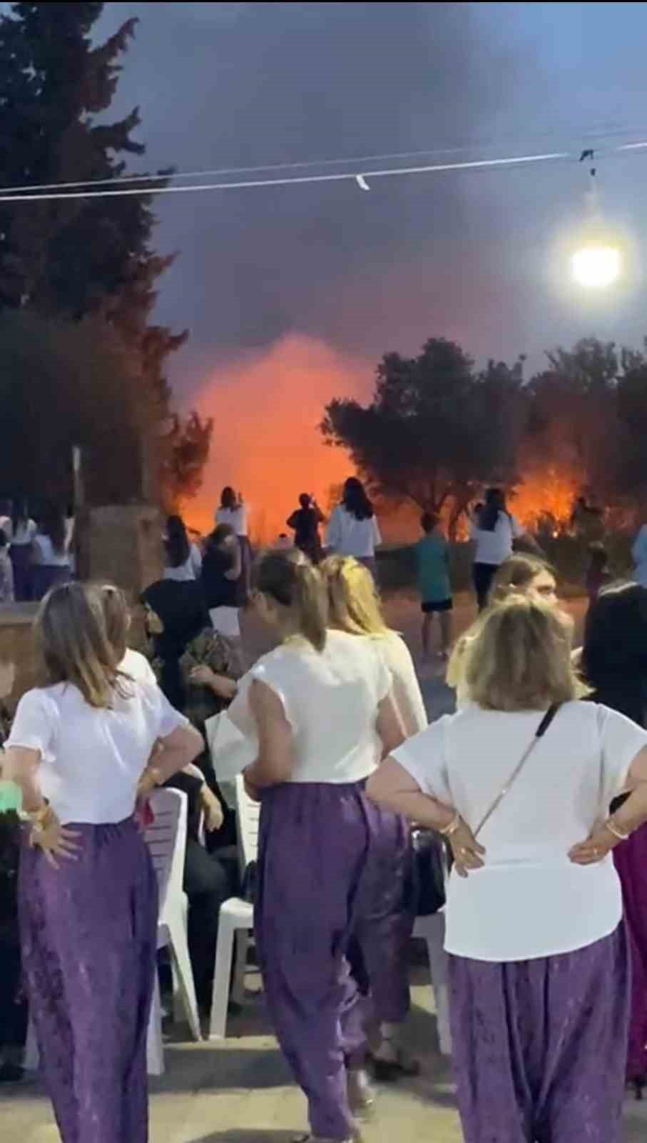 Şalvar Eğlencesi Korkuya Dönüştü: Havai Fişekler Yangın Çıkardı!