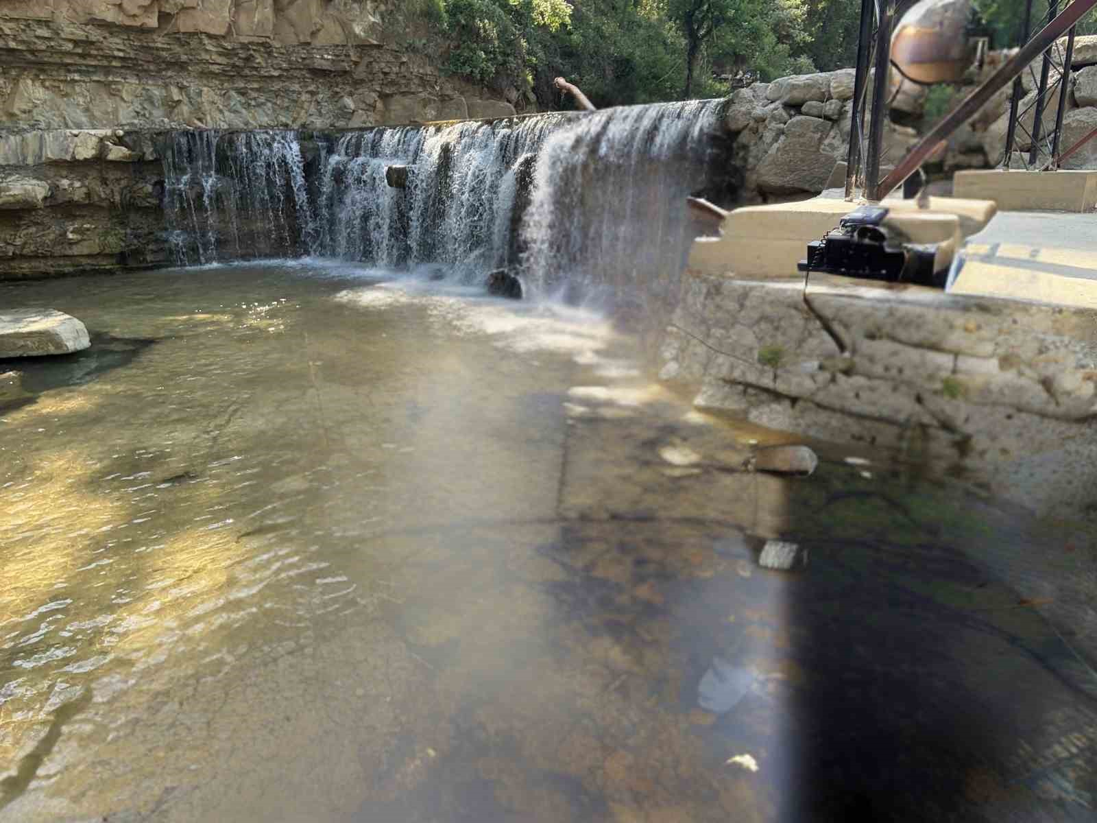 Serinlemek için girdiği  suda hayatını kaybetti