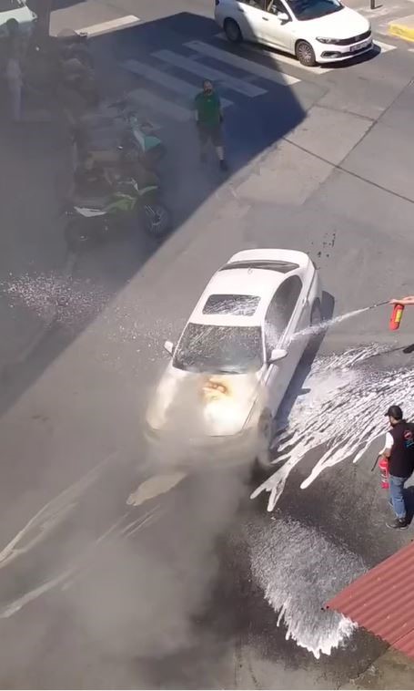 Seyir Halindeki Araç Bir Anda Yandı: O Anlar Kamerada!