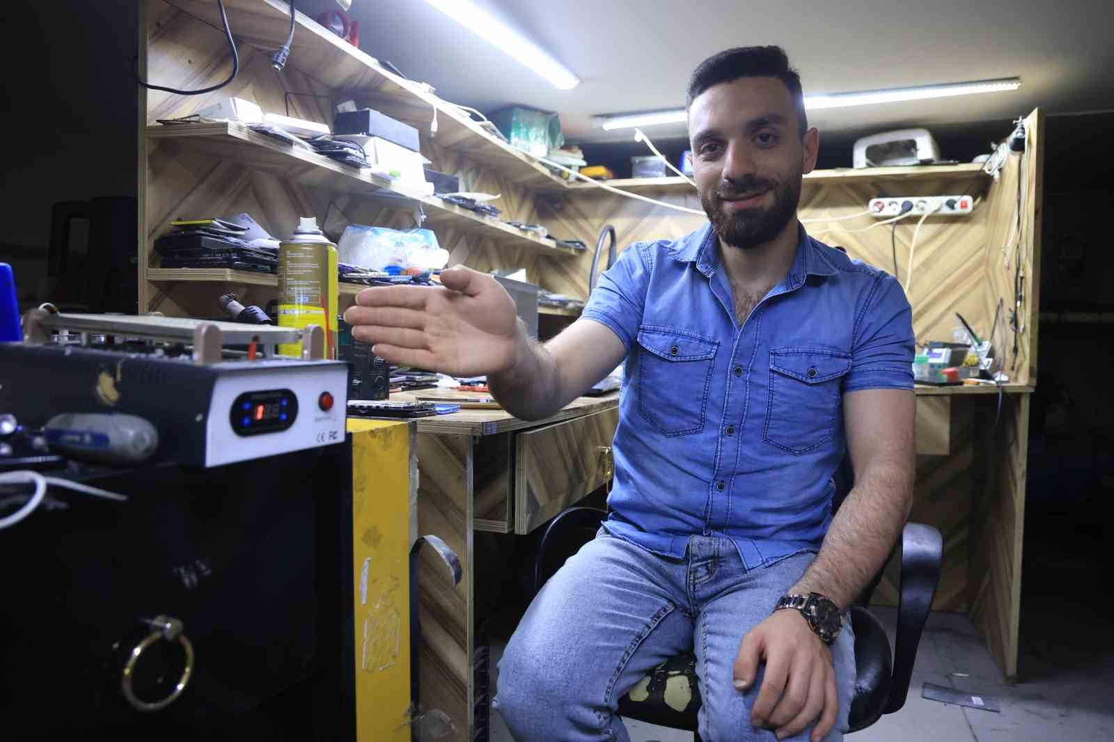 Tamir Edilen Telefon Bomba Gibi Patladı