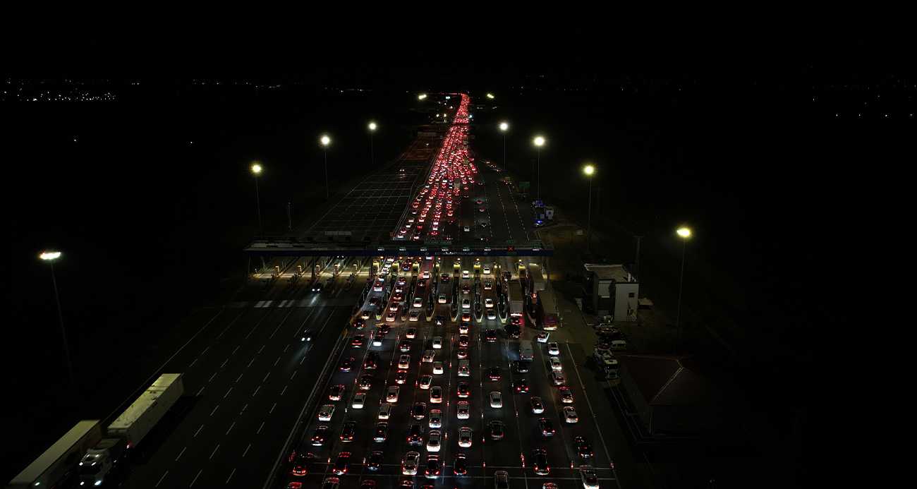 Bayram tatili göçü başladı: trafik durma noktasına geldi