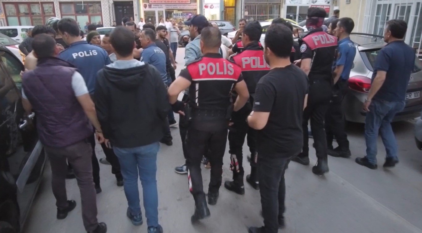 Trafikte Korna Kavgası Meydan Savaşına Döndü: 5 Yaralı, 10 Gözaltı!