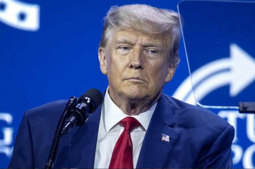 Trump’tan 12 ülkenin vatandaşına ABD’ye giriş yasağı