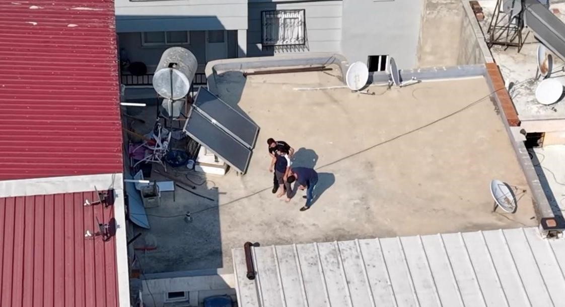 Uyuşturucuyu Tuvalete Atarak Kurtulmak İstedi, Dron O Anları Görüntüledi!