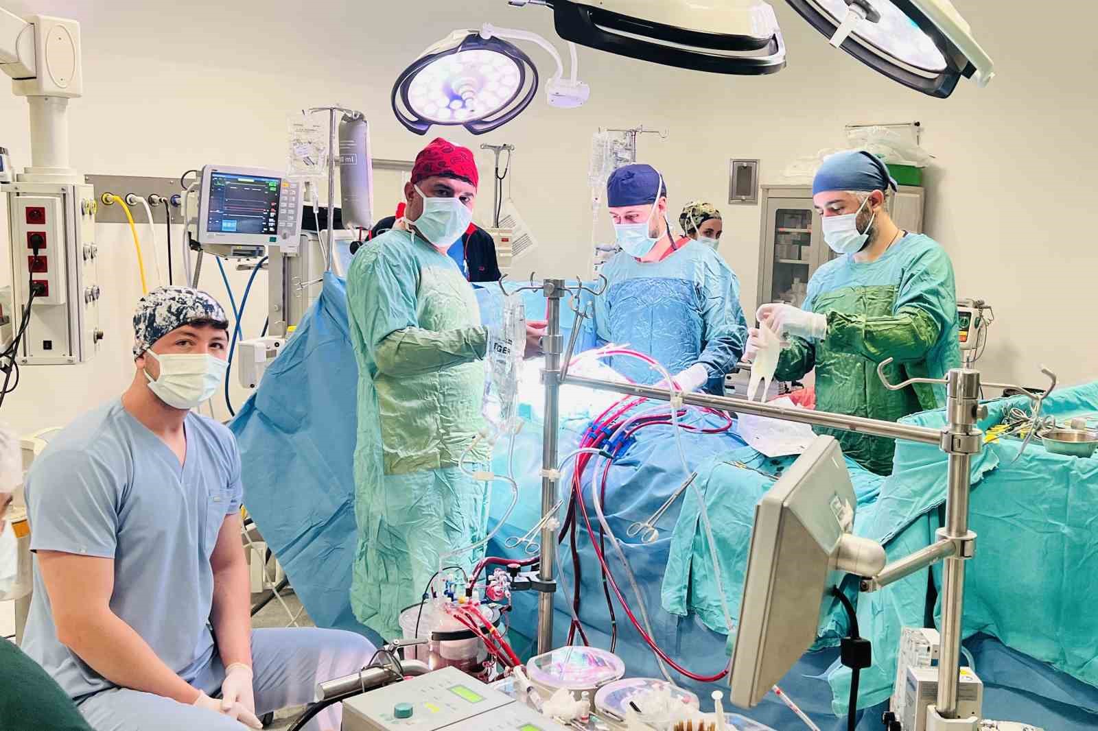 Van Kalp Merkezinde Açık Kalp Cerrahisinde 1000. Başarı!