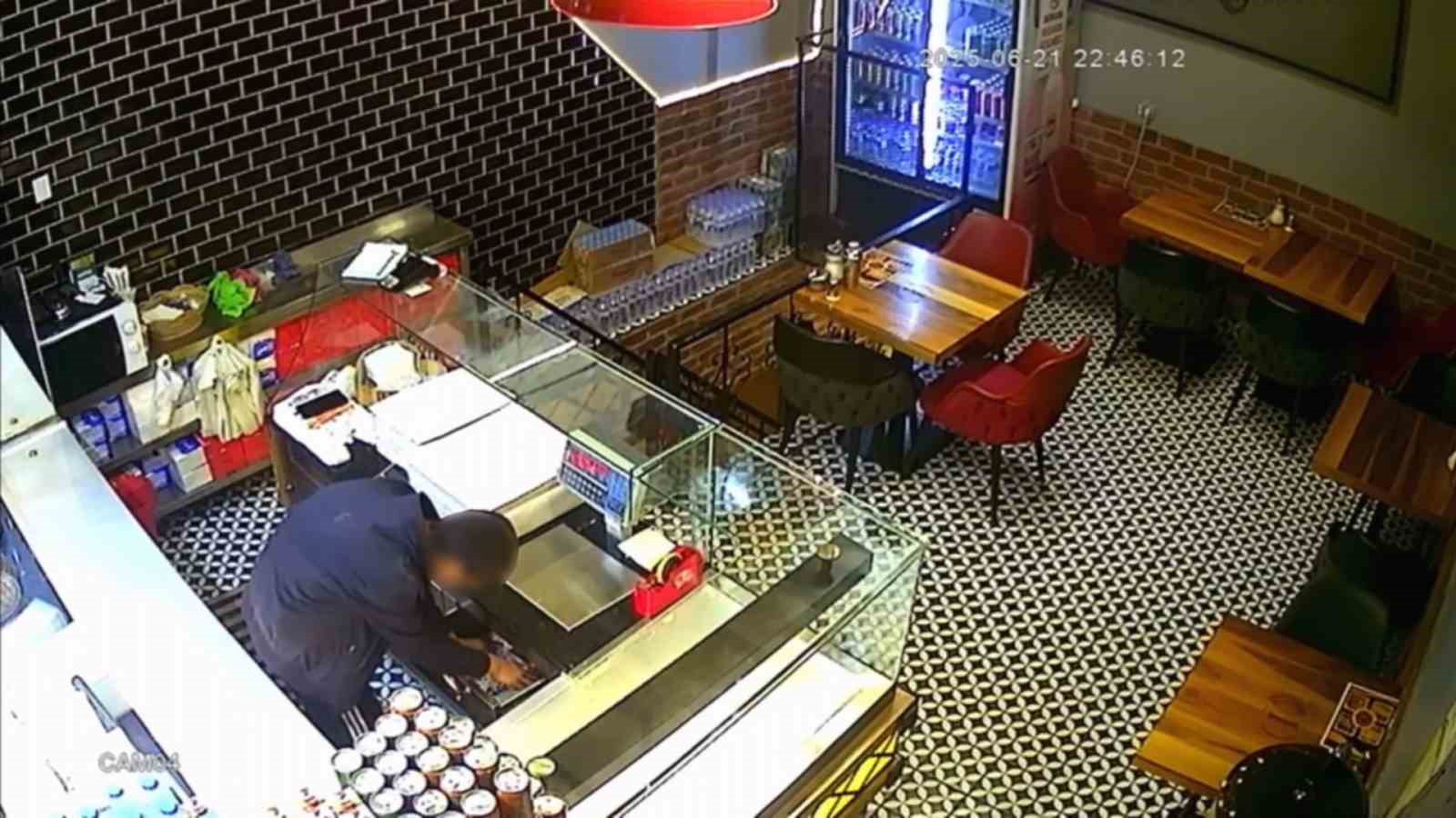 Van’da börekçide hırsızlık: O anlar kamerada