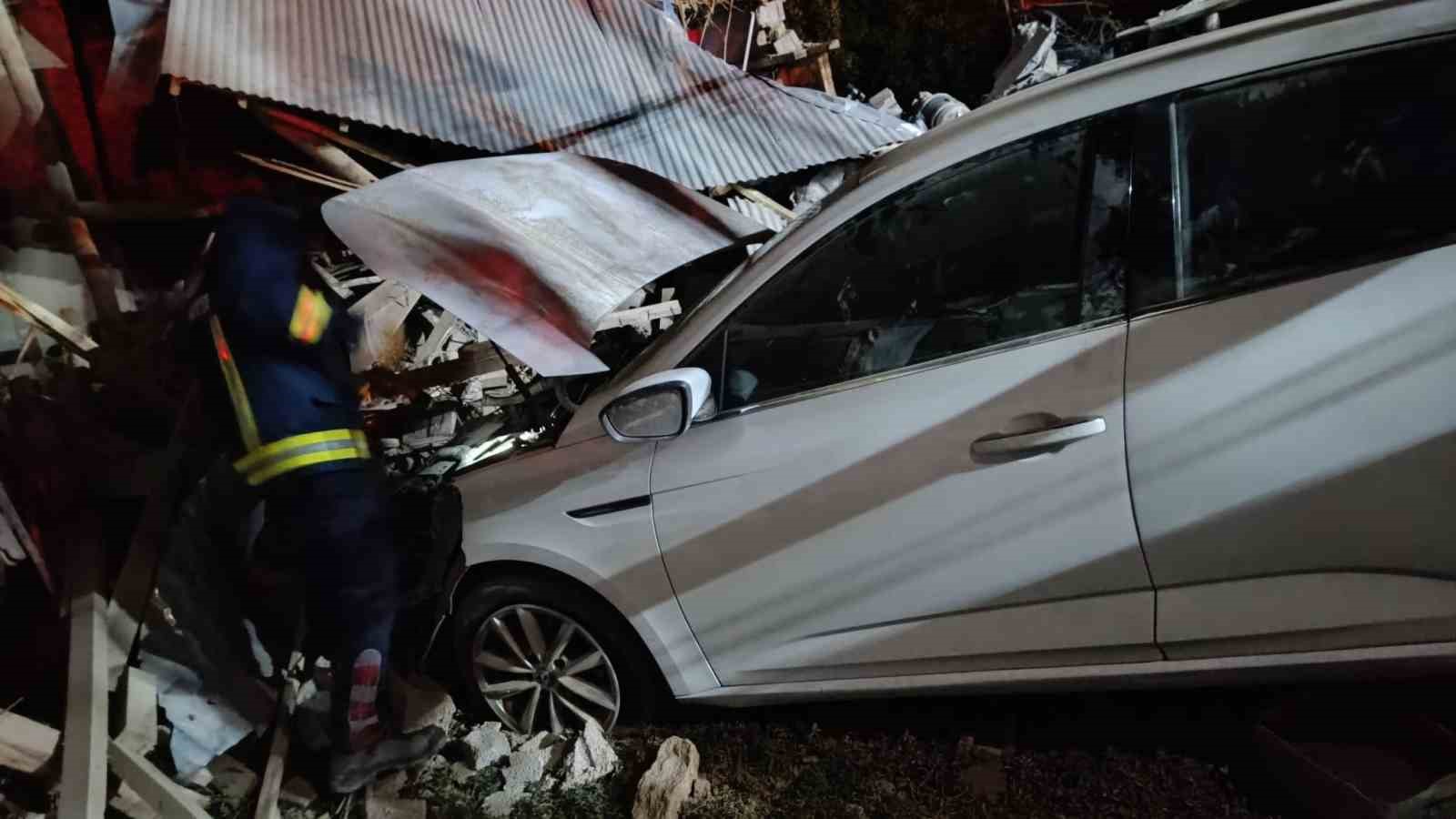 Van’da otomobil duvara çarptı: 1 yaralı