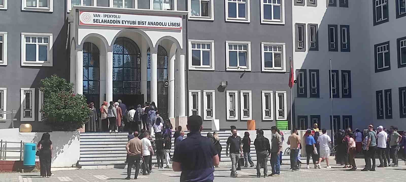 Van’da YKS’nin ikinci oturumu başladı
