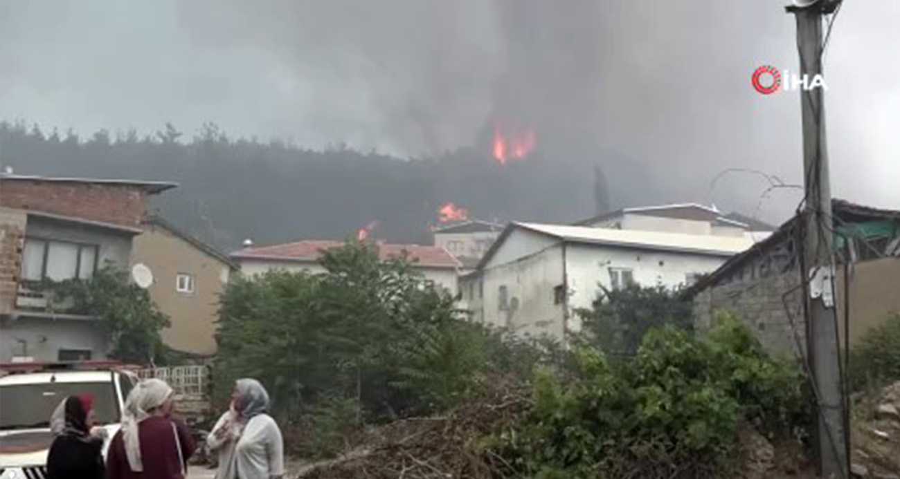 Bursa’da orman yangını köydeki evlere sıçradı…Büyük panik yaşanıyor