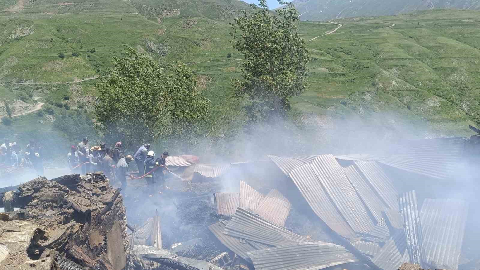 Van’ın Bahçesaray İlçesinde Yangın: 1 ölü