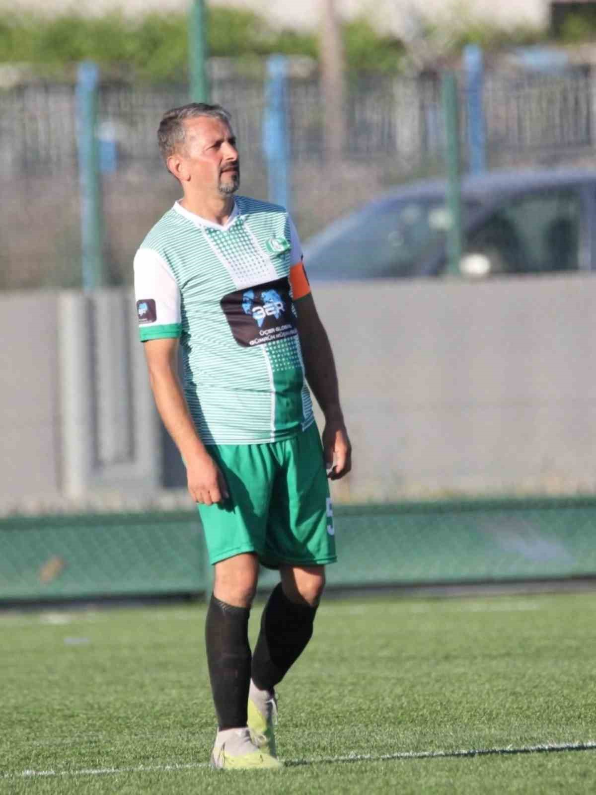 Şampiyon oldu, futbolu bıraktı