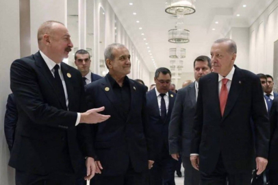 Aliyev, Pezeşkiyan ve Erdoğan’ın Samimi Diyaloğu Sosyal Medyada Gündem Oldu