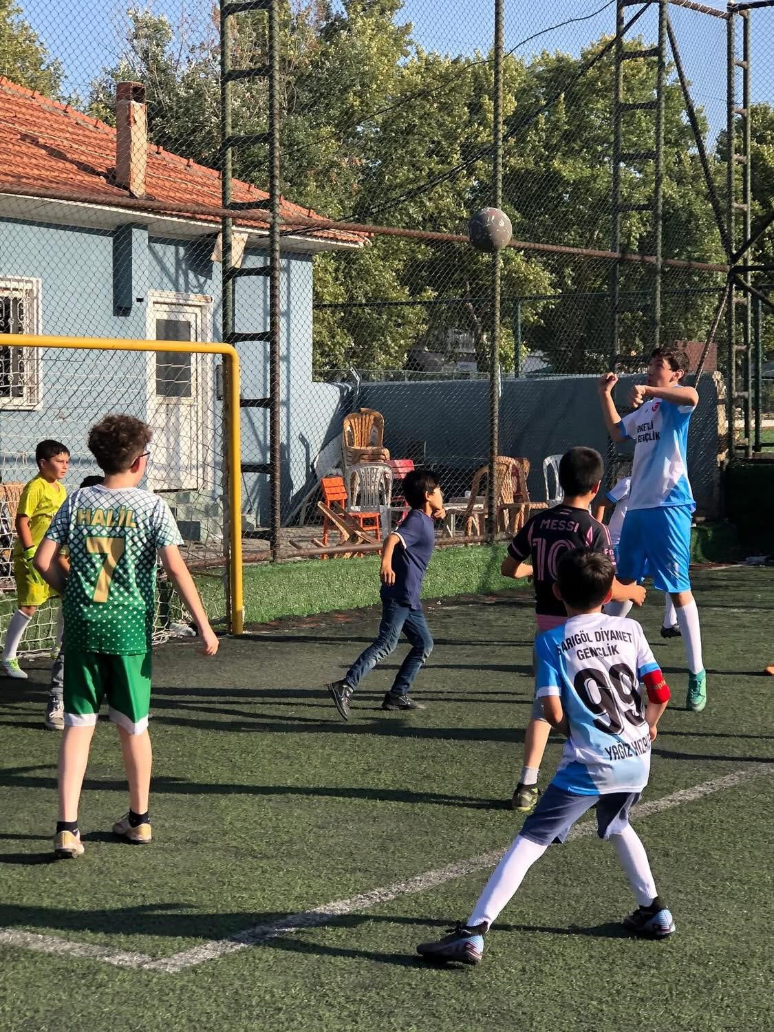 Hem Kur’an-ı Kerim öğreniyorlar, hem spor yapıyorlar