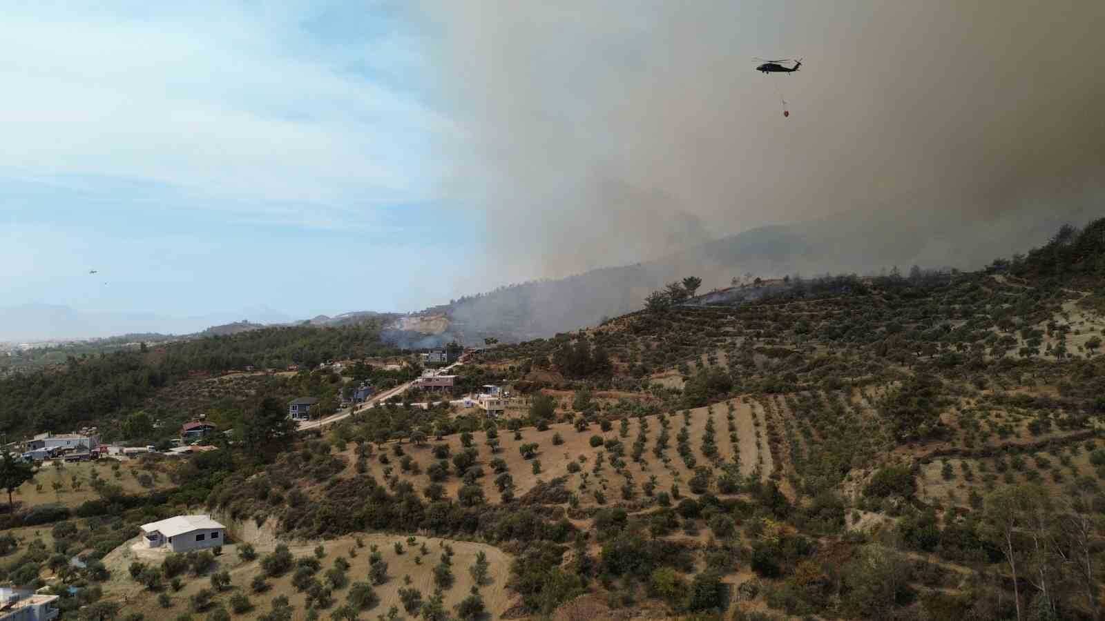 Hatay’daki yangına 16 ilden gelen ekipler müdahale ediyor