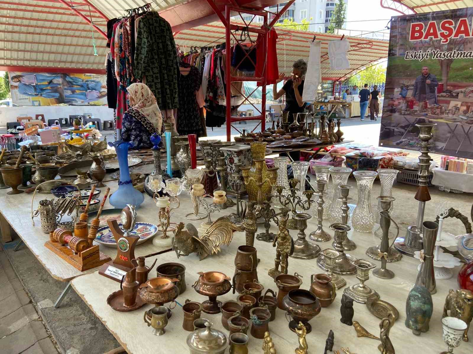 Eski eşyaların buluşma noktası: Bit Pazarı