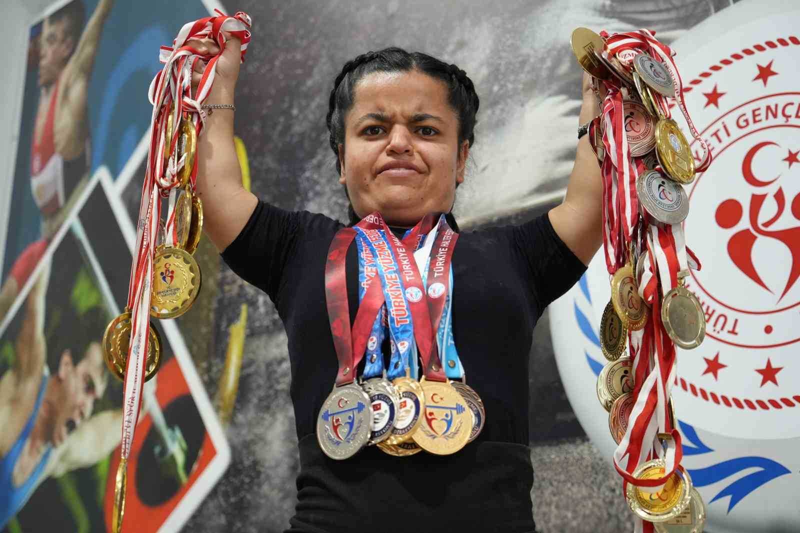 Paralimpik sporcudan büyük başarı: 12 yılda 92 madalya