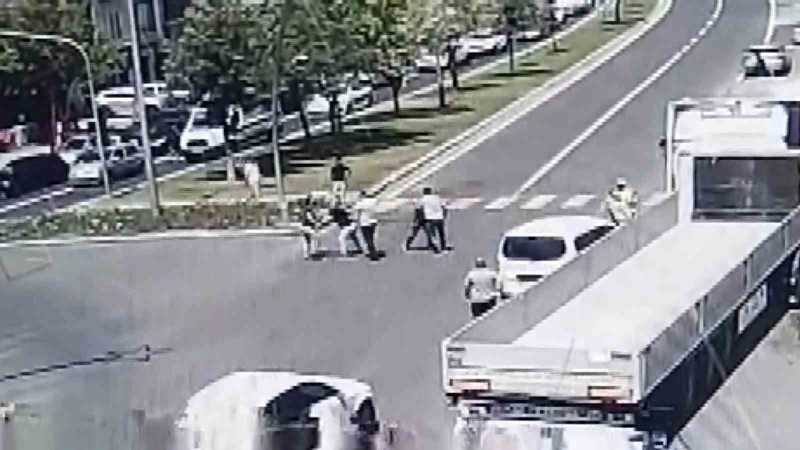 Trafikte ‘niye yavaş gidiyorsun’ kavgası karakolda bitti