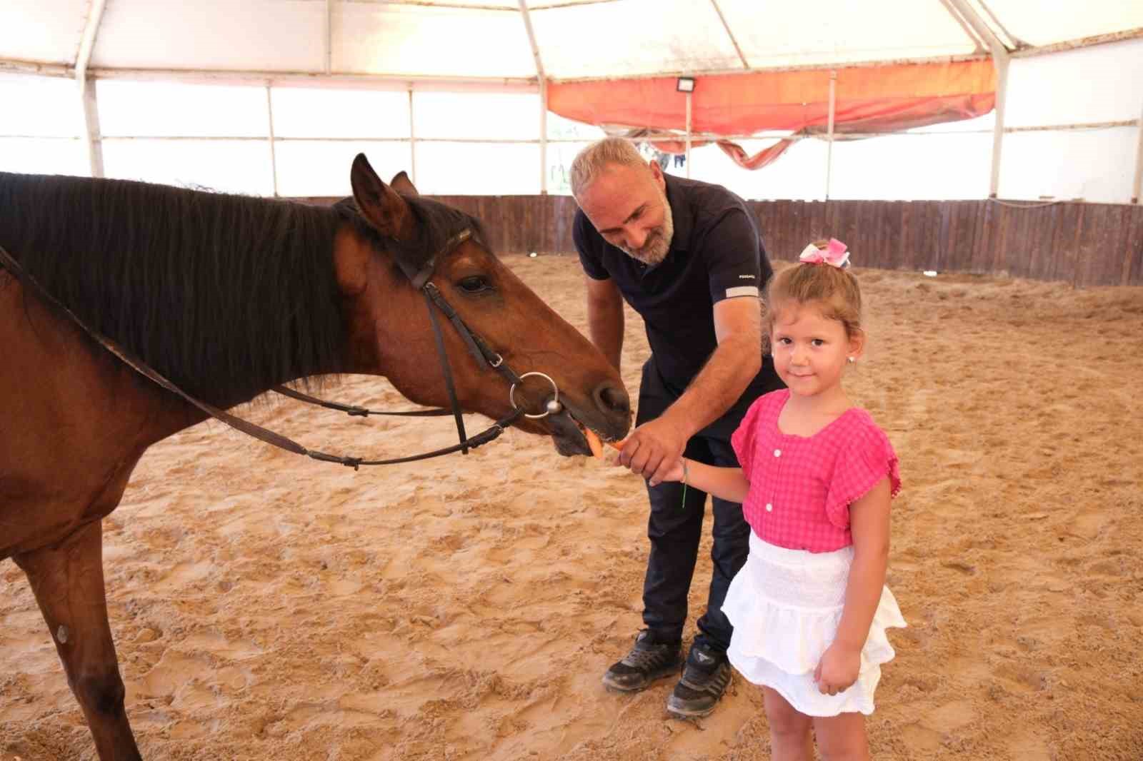 Minik at binicileri sertifikalarını aldı