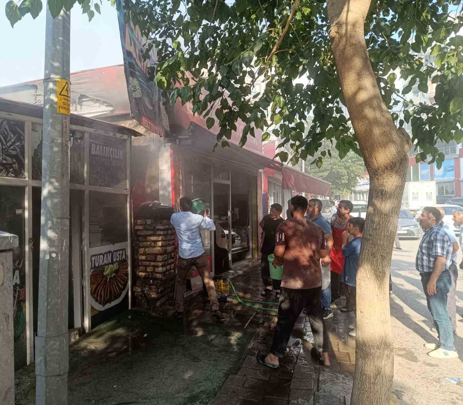 Van’da iş yerinde yangın paniği