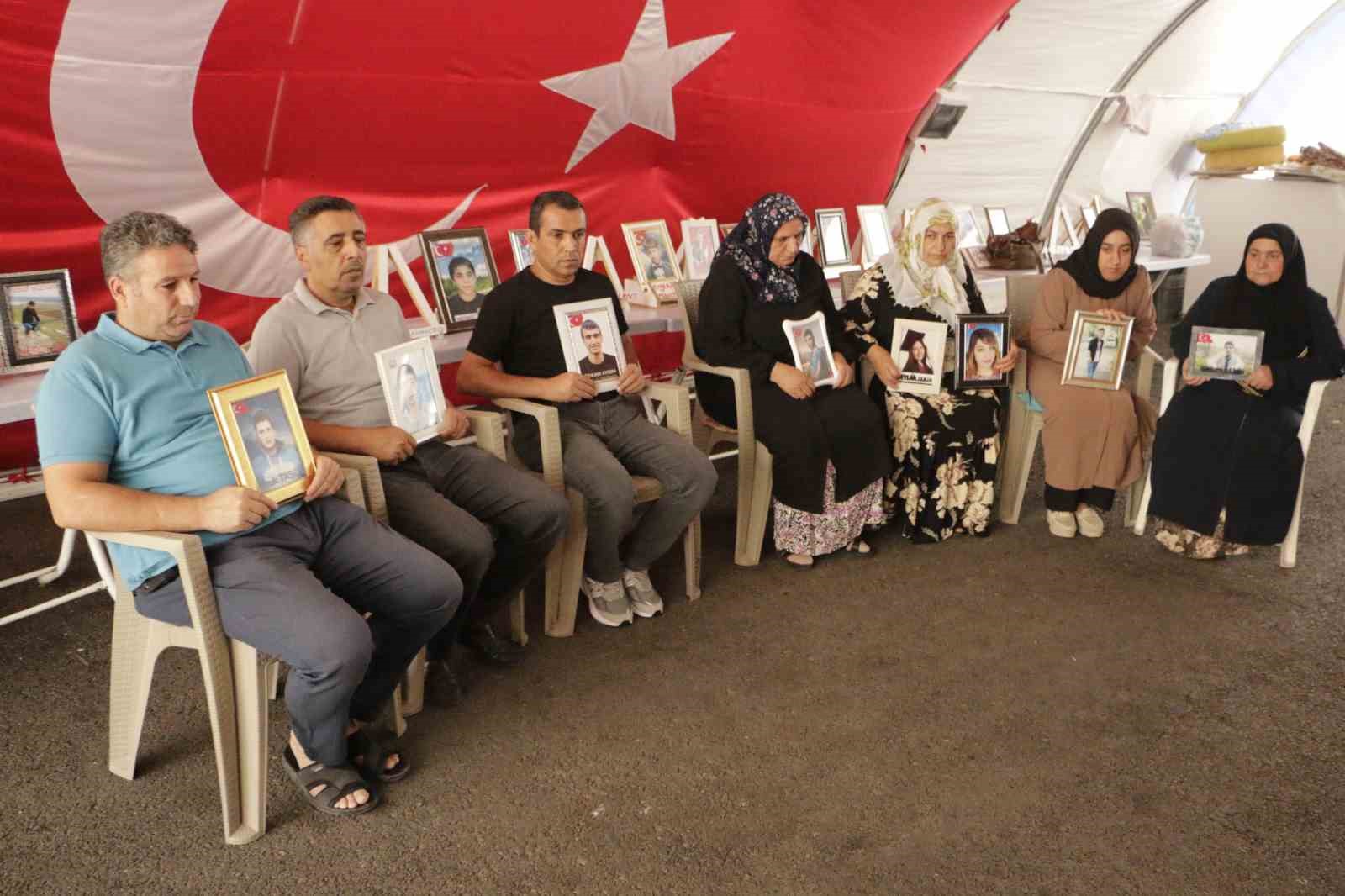 Evlat nöbeti sıcak havaya rağmen devam ediyor