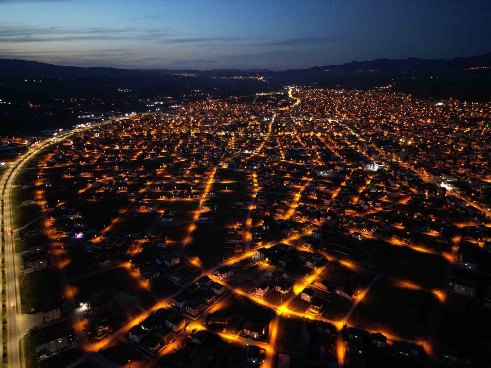 Bilimsel Gerçek: Göl Çekildi, İlçe 1 Metre Çöktü