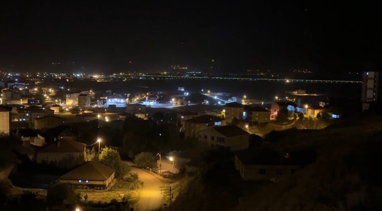 Yüksekova’da korkutan deprem