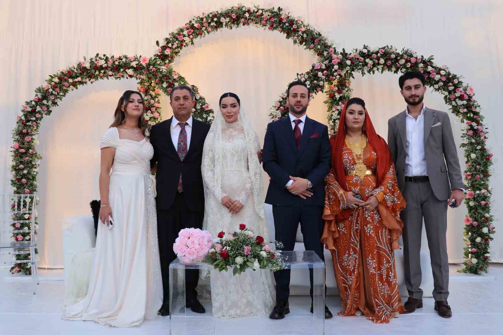 Vanlı iş adamından takısız düğün