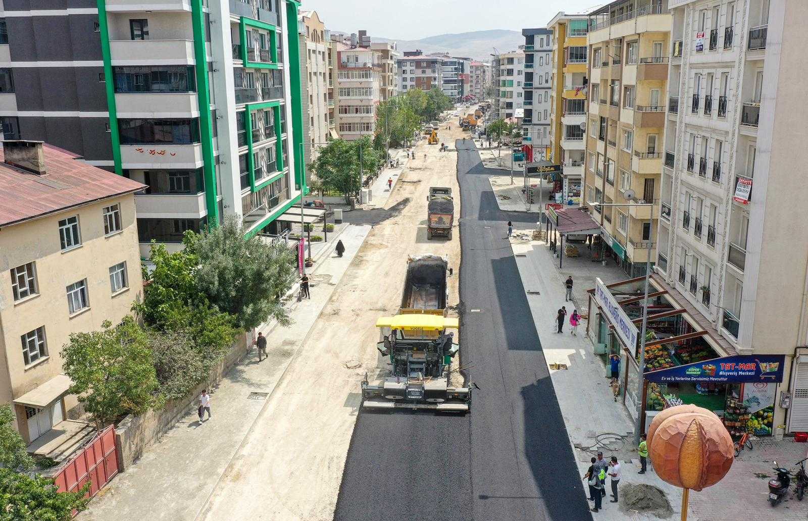 Van’da Eski Cezaevi Caddesi’nde Asfalt Serimine Başlandı