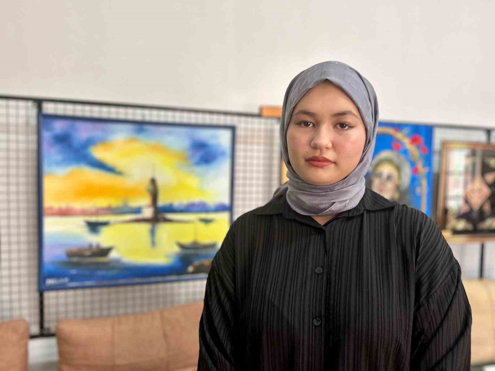 Vanlı Melek engelleri resim sanatıyla aştı
