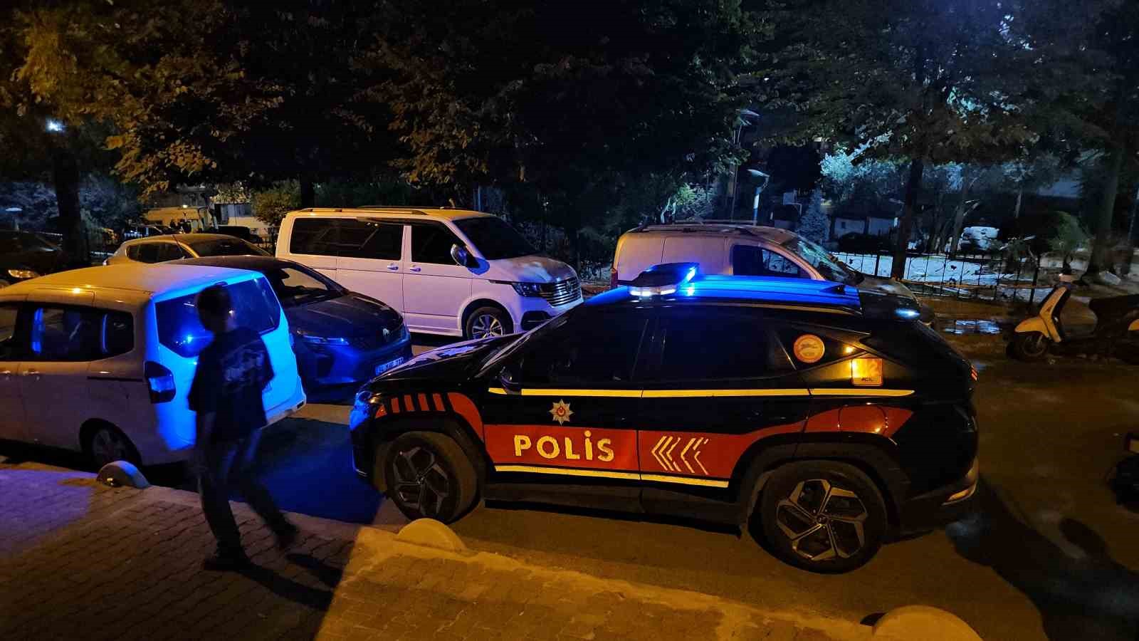 Sultangazi’de bıçaklı saldırıya uğrayan genç hayatını kaybetti