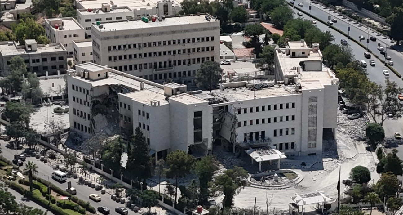 İsrail’in vurduğu Şam’da bulunan Genelkurmay Başkanlığındaki hasar görüntülendi