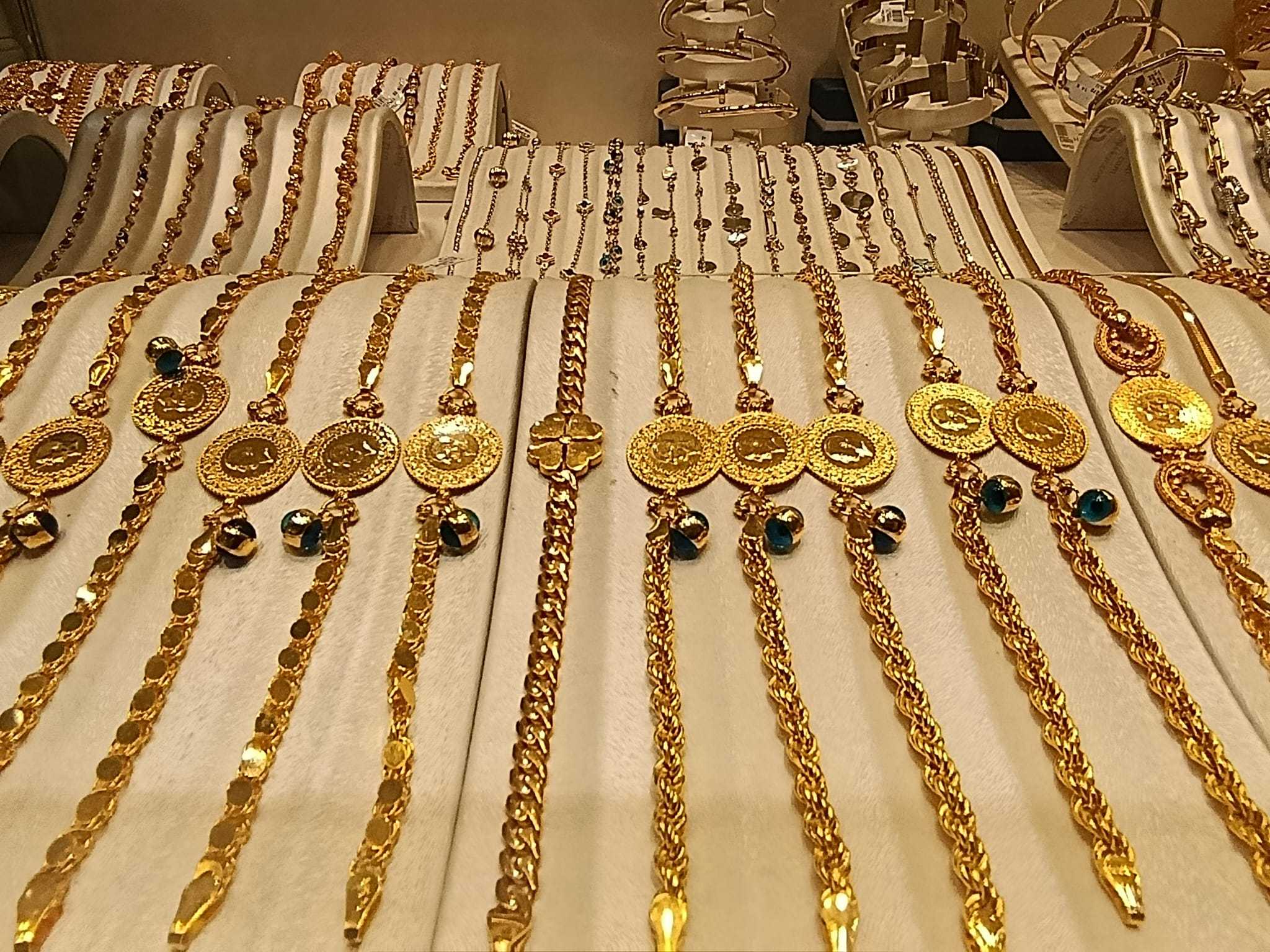 Altının ONS Fiyatı 3.292 Dolar Seviyesinde: Piyasalarda Belirsizlik Hâkim