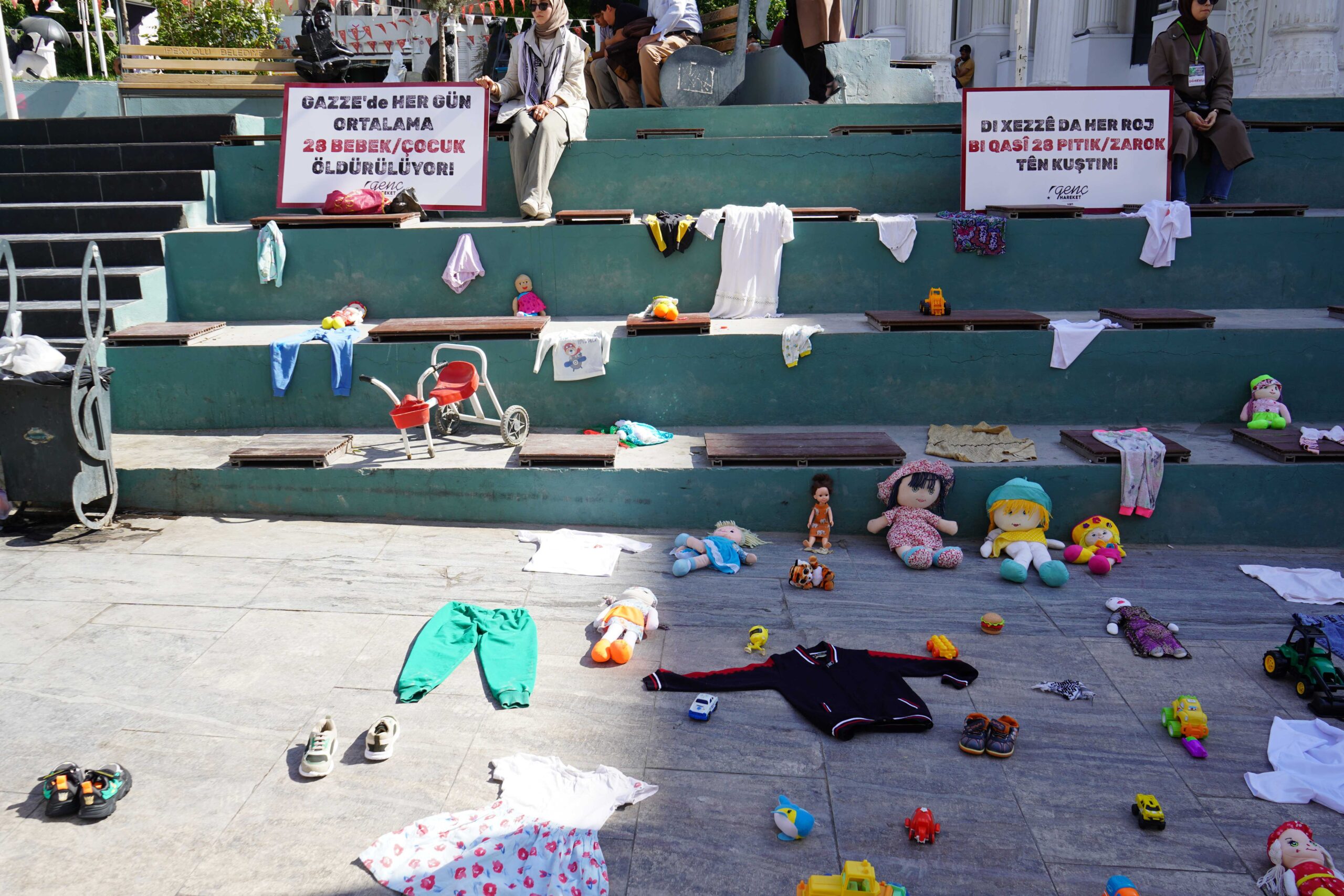 Van’da Sanat Sokağı’nda Duygu Yüklü Protesto: Filistinli Çocuklar Unutulmadı