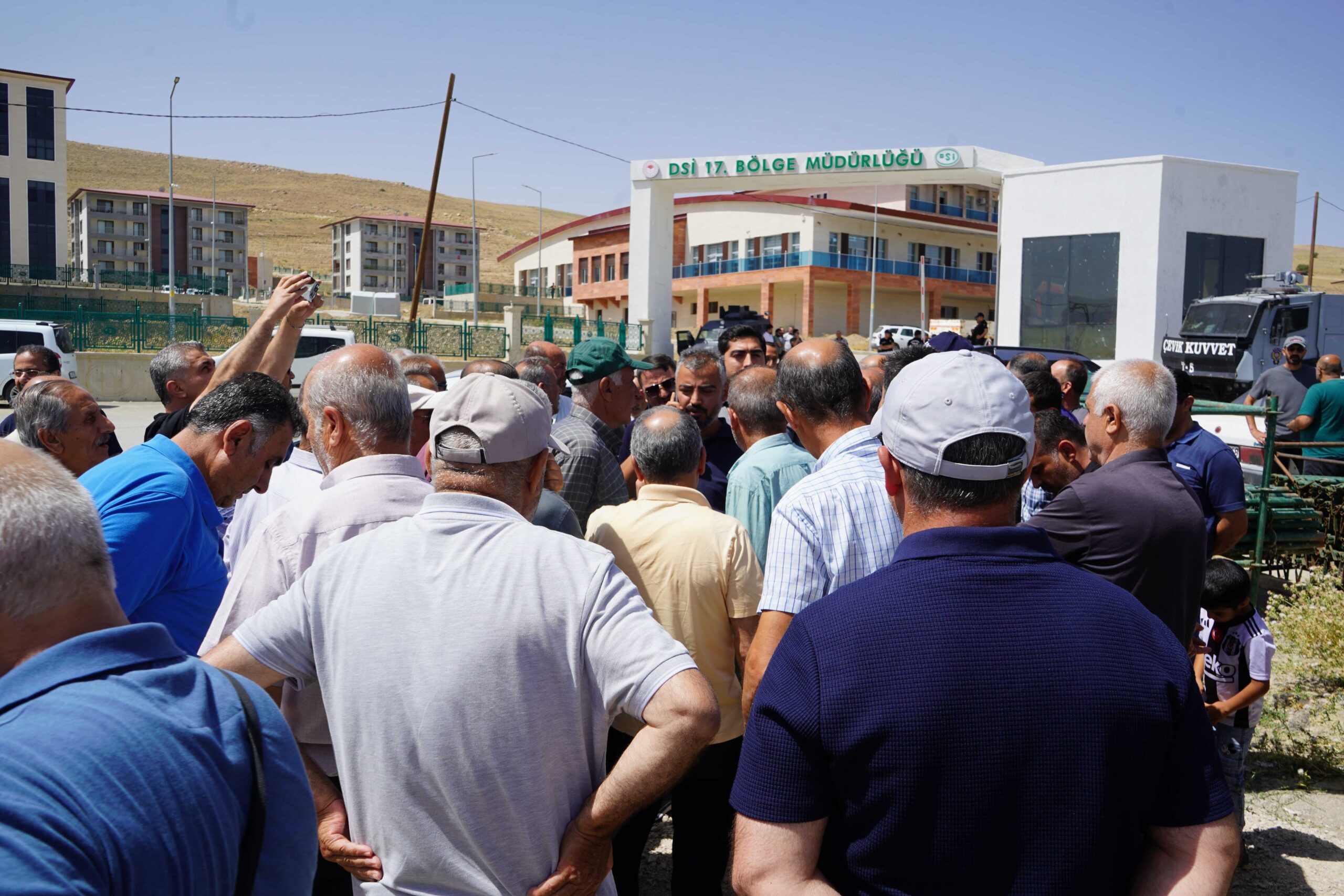 Van’da 3 Bin Yıllık Kanal Kurudu, Üreticiler DSİ Önünde Eylem Yaptı