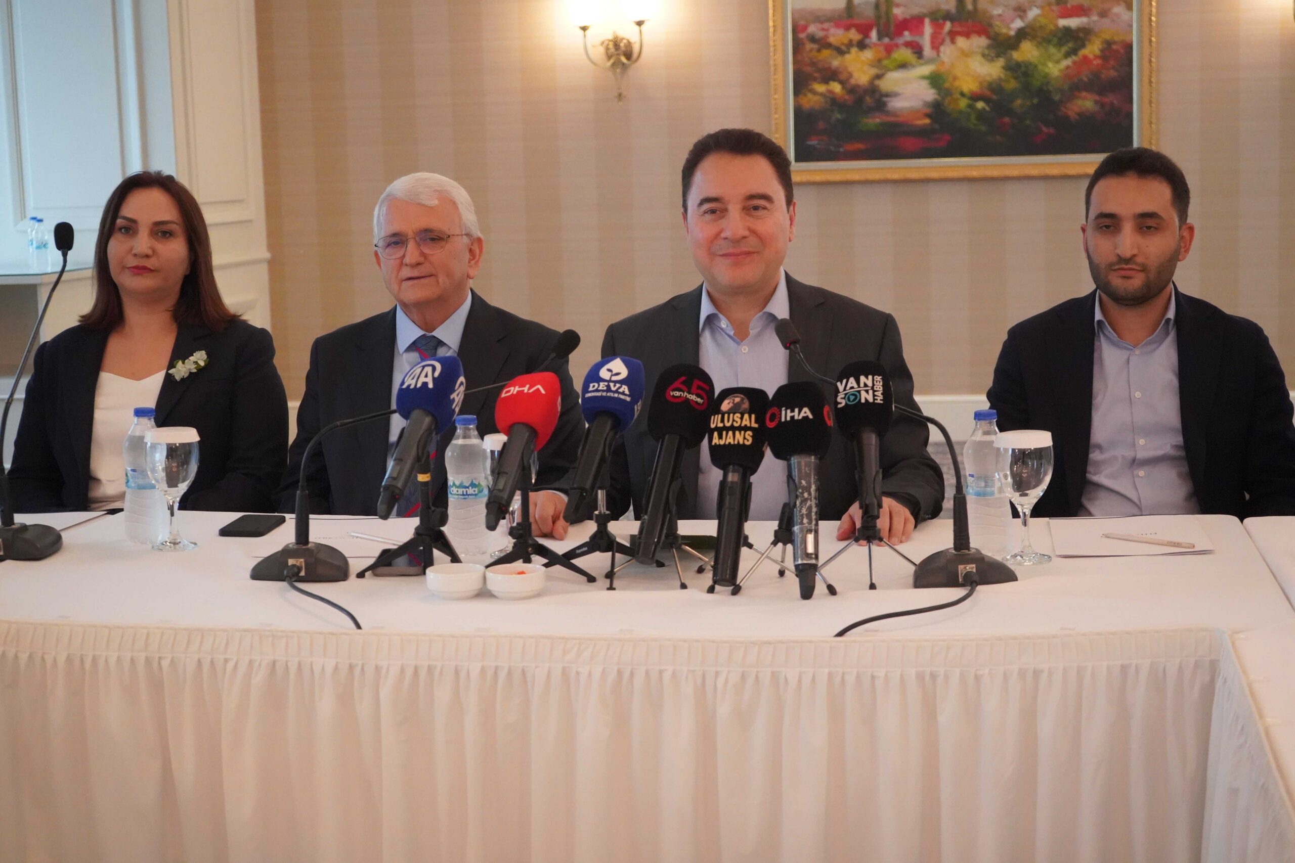 DEVA Lideri Babacan Van’da Konuştu: “Bu Kadim Şehir Daha İyi Yönetilmeyi Hak Ediyor”