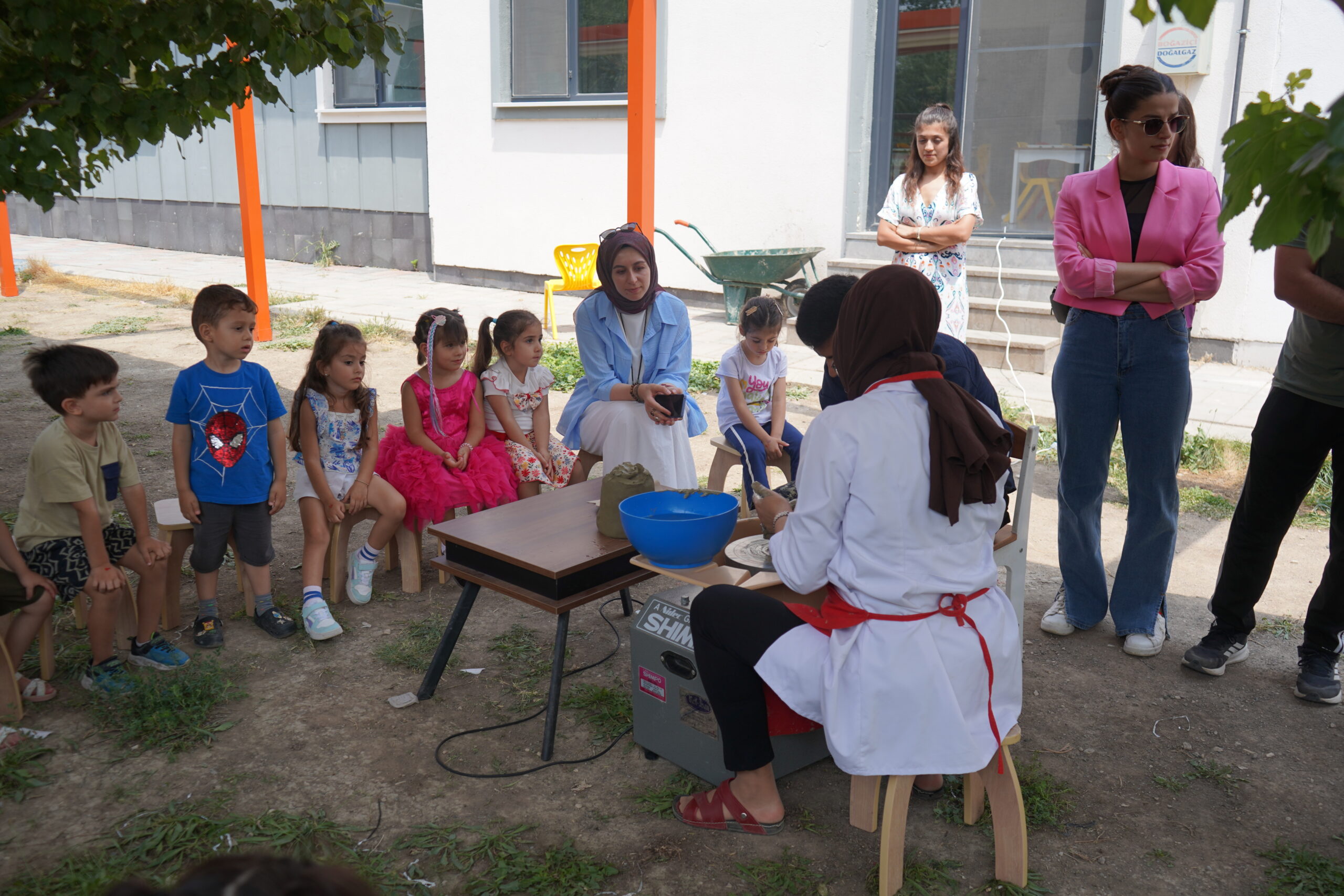 Vanlı Minikler Çömlek Yaparak Hem Eğlendi, Hem de Öğrendi