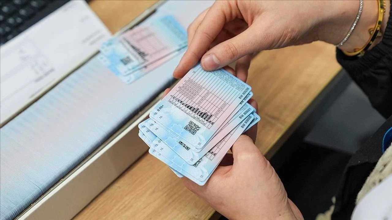 Ehliyet Yenilemede Son Gün Yarın: Eski Belgeler Geçersiz Sayılacak!