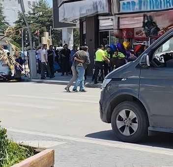 Van Beşyol’da Şok Olay: İki Kardeş Birbirine Girdi, Polis Güçlükle Ayırdı!