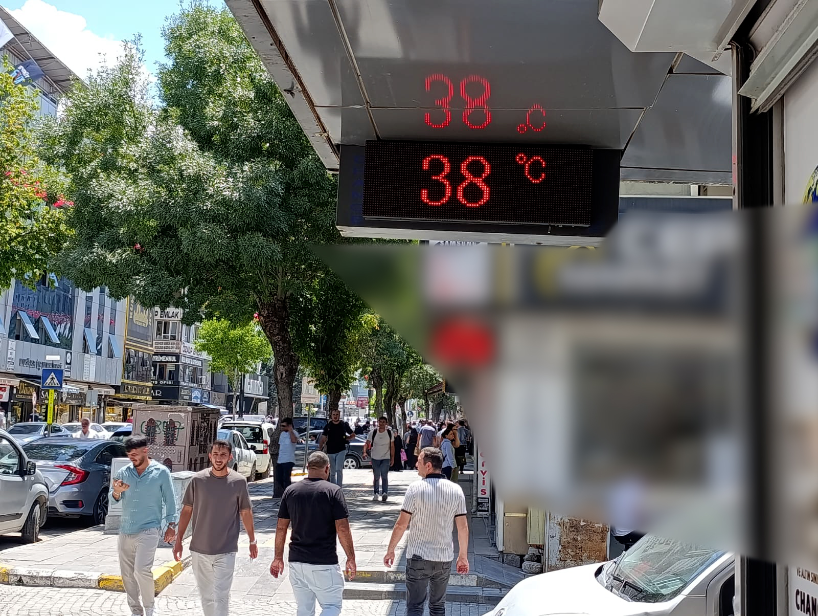 Güneş Van’ı Yaktı: Termometreler 38 Dereceyi Gösterdi!