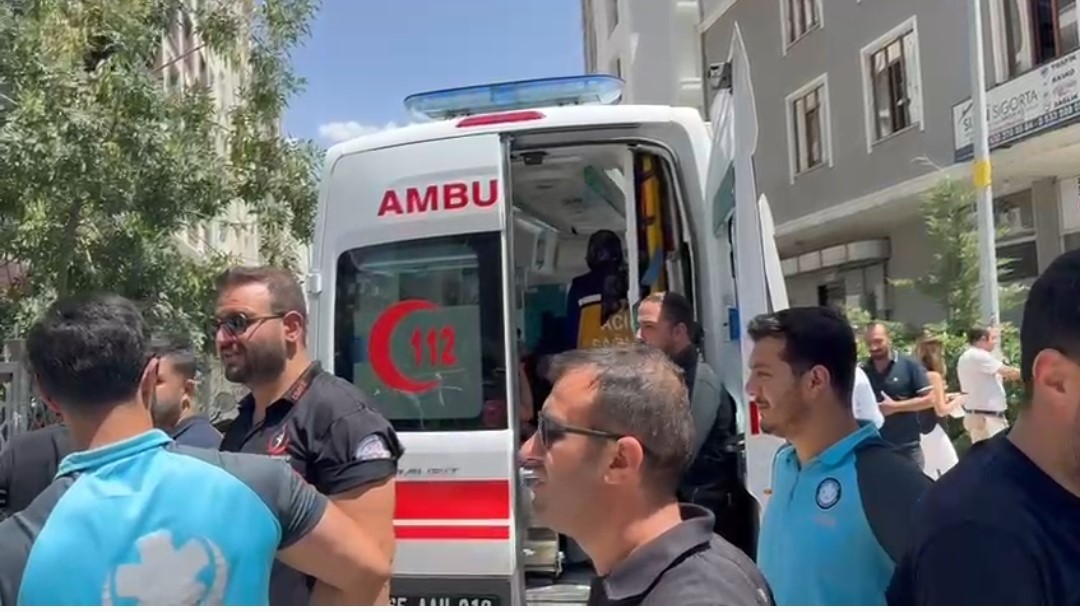 Van‘ın İpekyolu Belediyesi hizmet binasında yangın çıktı