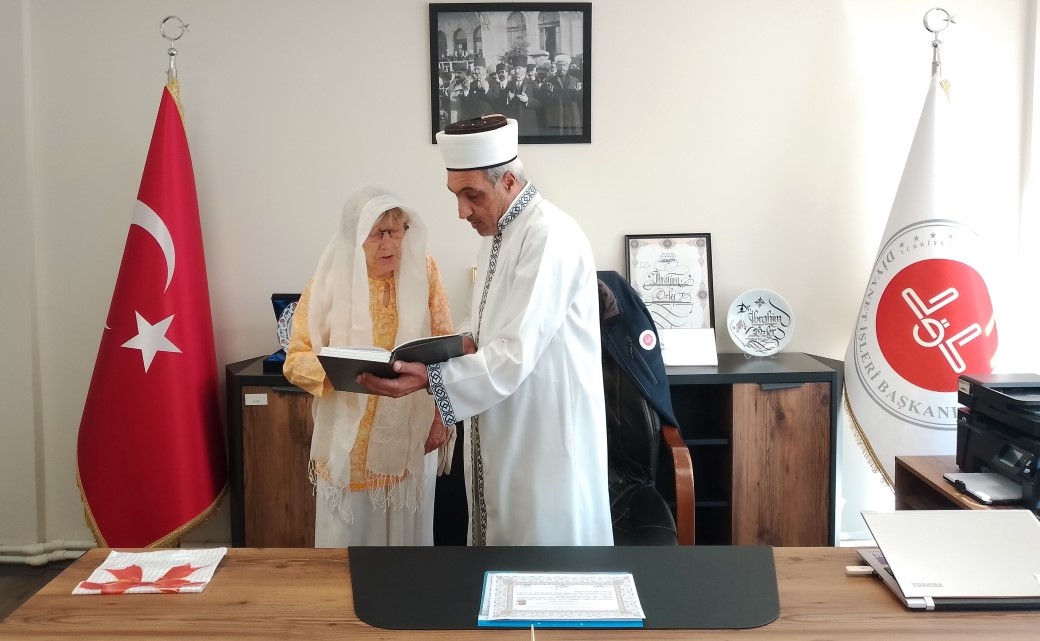 Alman vatandaş Mudanya’da Müslüman oldu