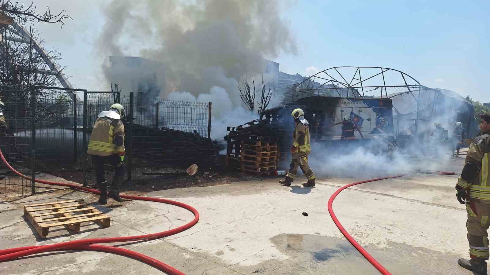 Ankara’da fabrika deposunda yangın