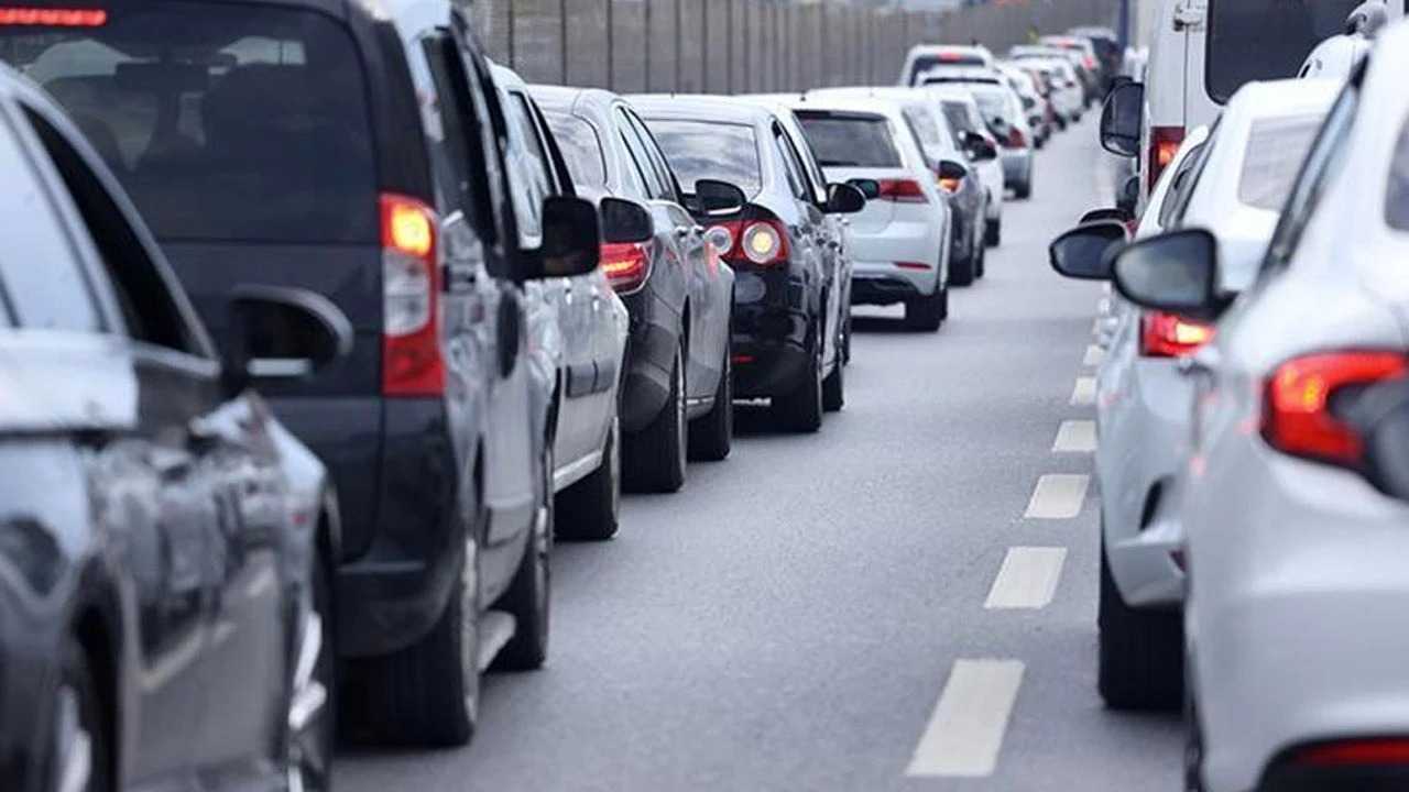 Van’da Yollar Daralıyor, Araç Sayısı Artıyor