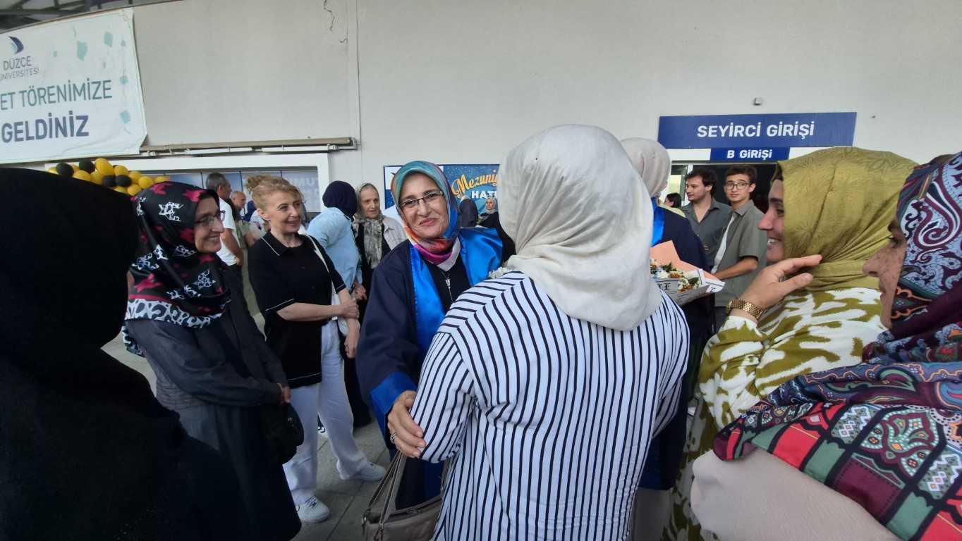 53 yaşında üniversiteden birincilikle mezun oldu