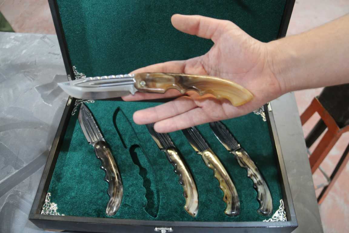 Boynuzlarla Sivas bıçakları üretti