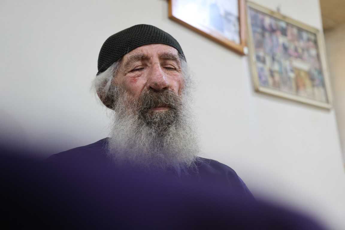 Bu kahvehaneye gelen uyuyor