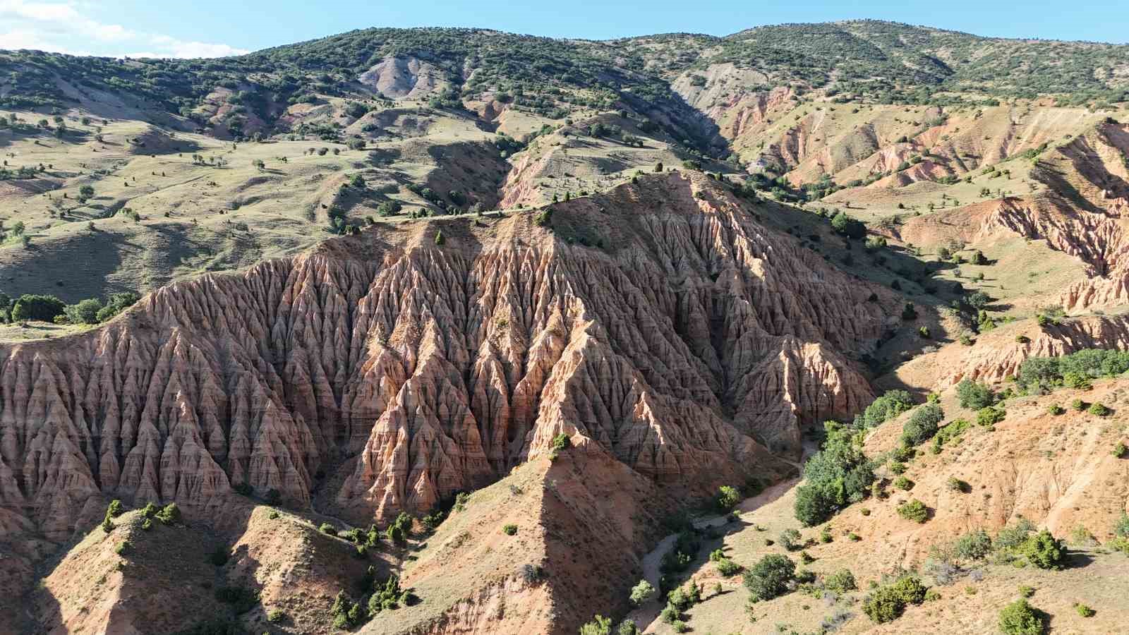 Hem ismi hem de görüntüsüyle dikkat çekiyor, ziyaretçilerine eşsiz manzara sunuyor