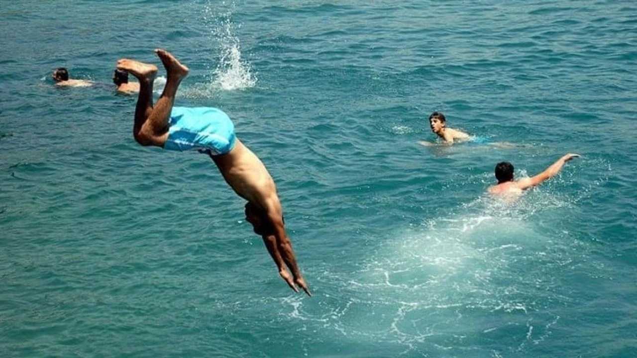 Uzmanlardan balıklama atlamayın uyarısı: “Felç kalabilirsiniz”