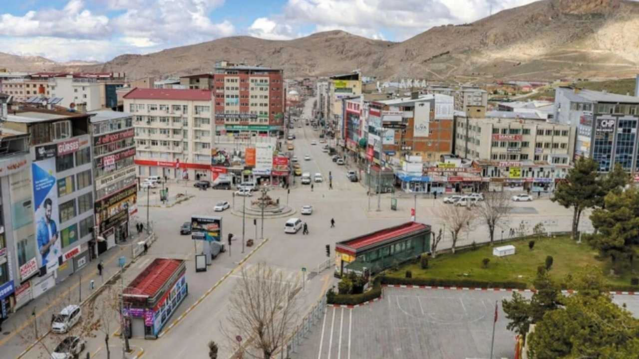 Van’da Beşyol Meydanı Trafiğe Kapanıyor!