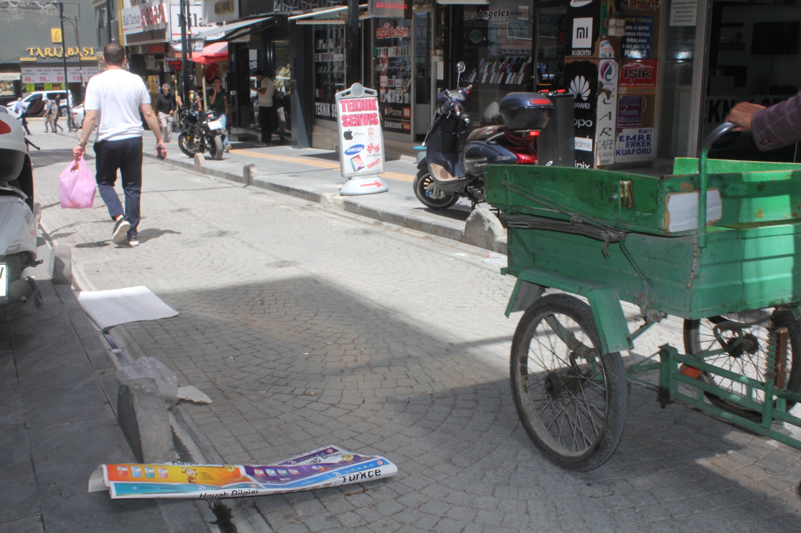 Van’ın Telefoncular Sokağı’nda Çöp Sorunu!